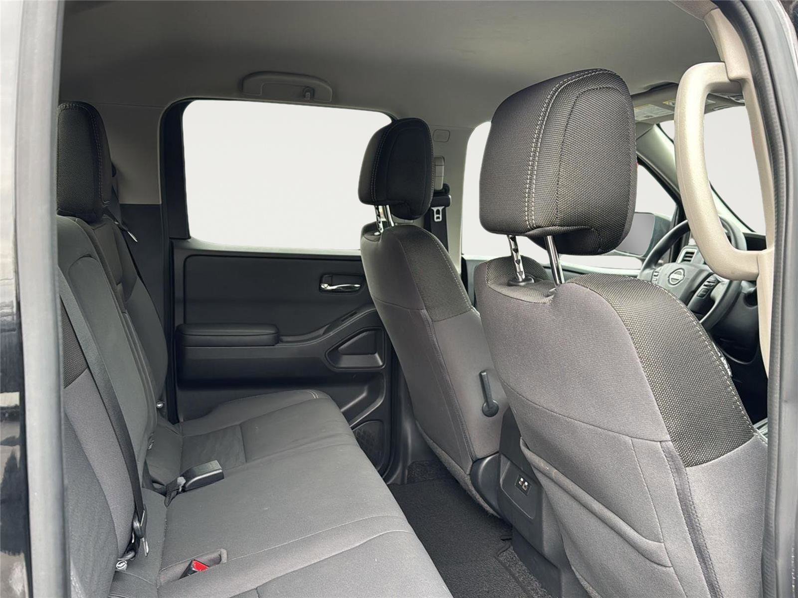 Used 2023 Nissan Frontier SV image 29