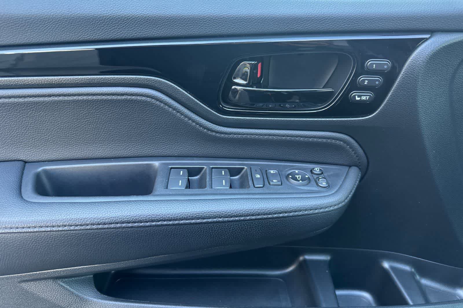 Used 2024 Honda Odyssey Elite image 12
