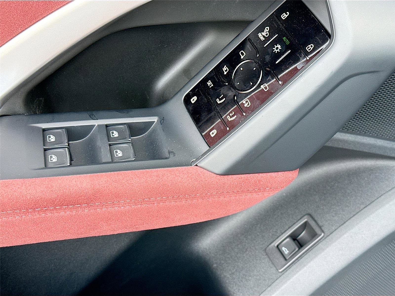 New 2025 Audi SQ5 Premium Plus image 18