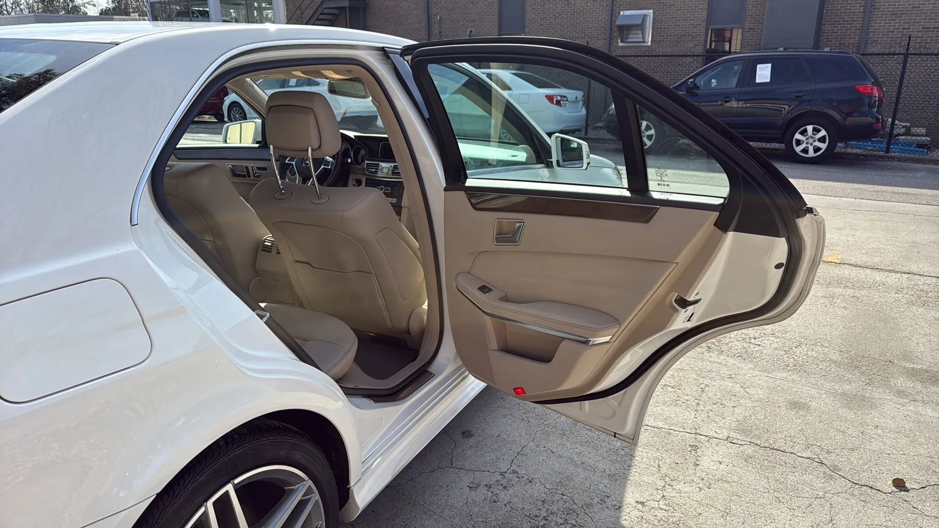 Used 2014 Mercedes-Benz E 350 4MATIC Sedan image 21