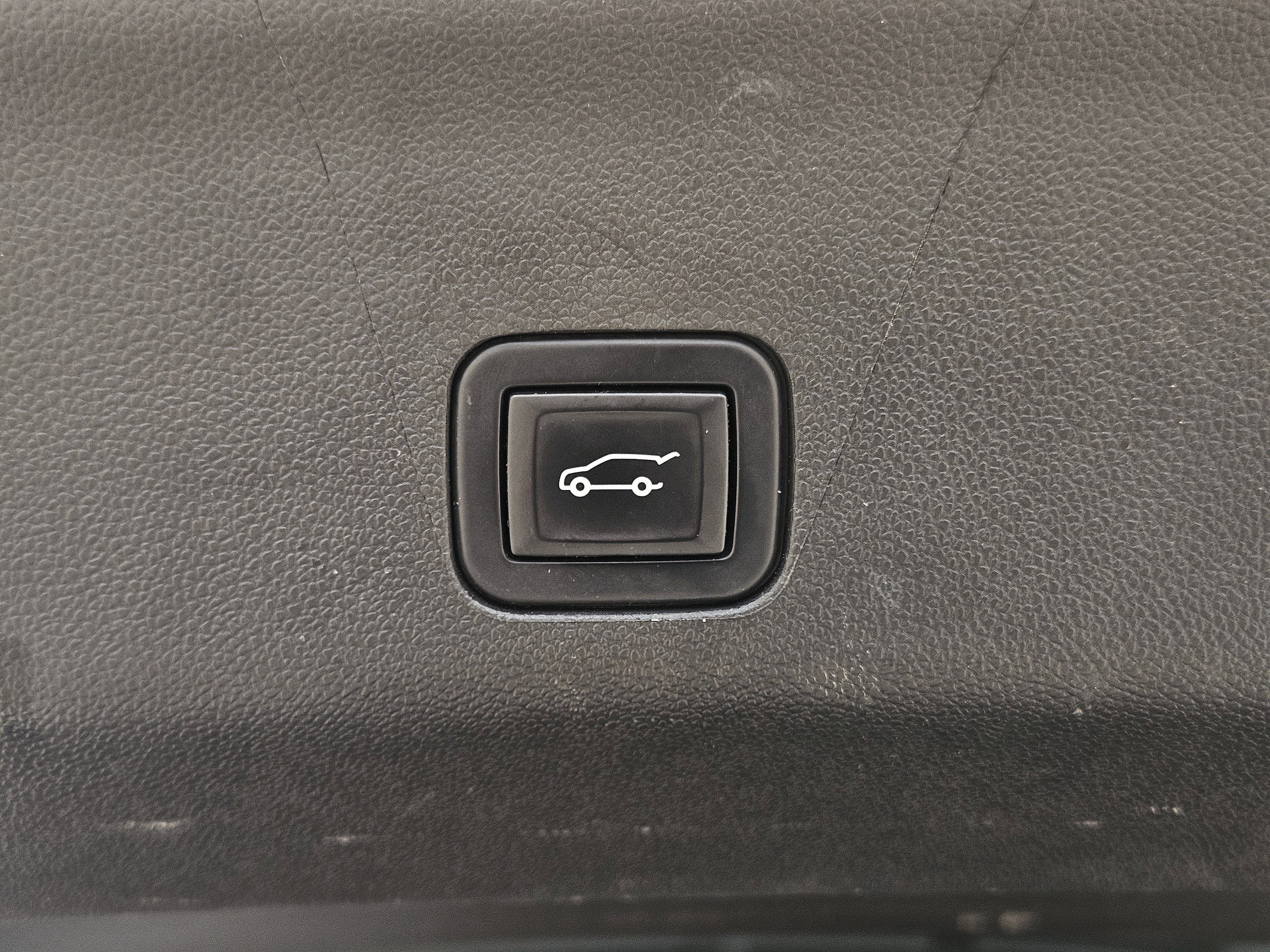 Used 2022 Chevrolet Tahoe Z71 w/ Luxury Package AWD/4WD image 10