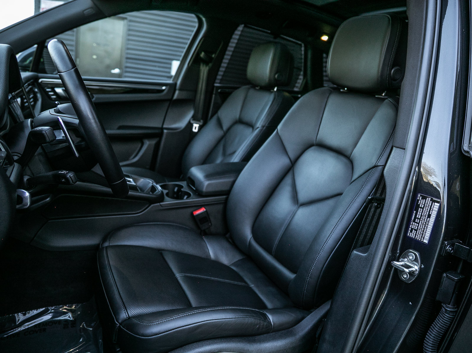 Certified 2023 Porsche Macan AWD/4WD image 5