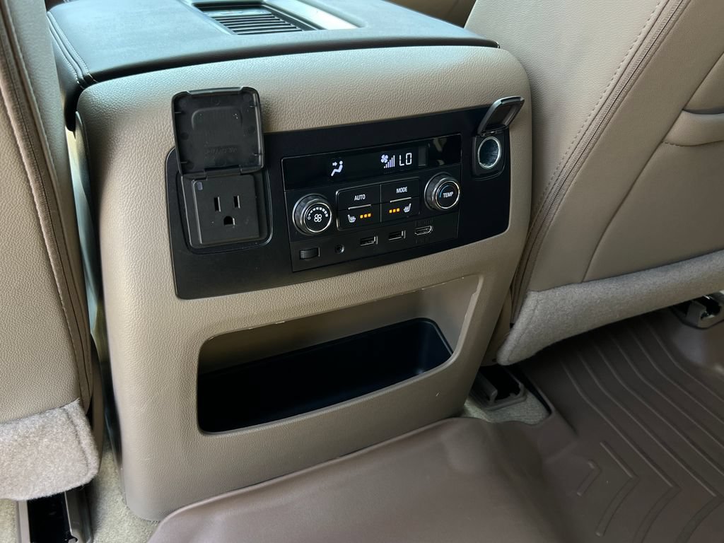 Used 2017 Chevrolet Suburban Premier AWD/4WD image 18