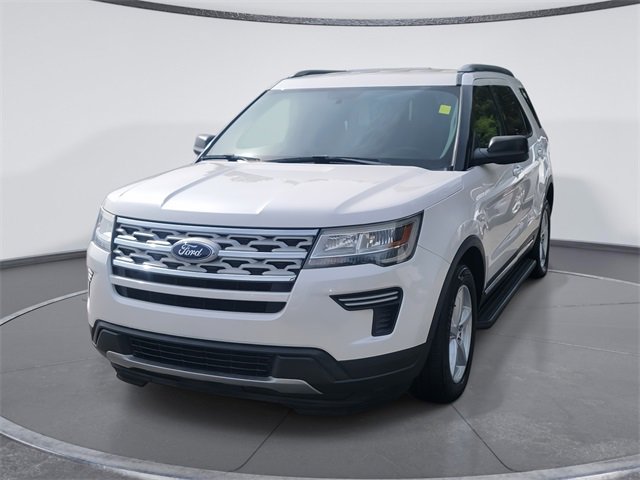 Used 2019 Ford Explorer XLT image 2