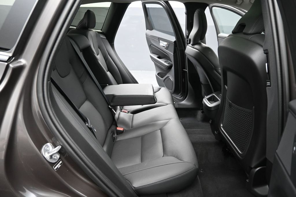 Used 2025 Volvo XC60 B5 Plus w/ Climate Package AWD/4WD image 19