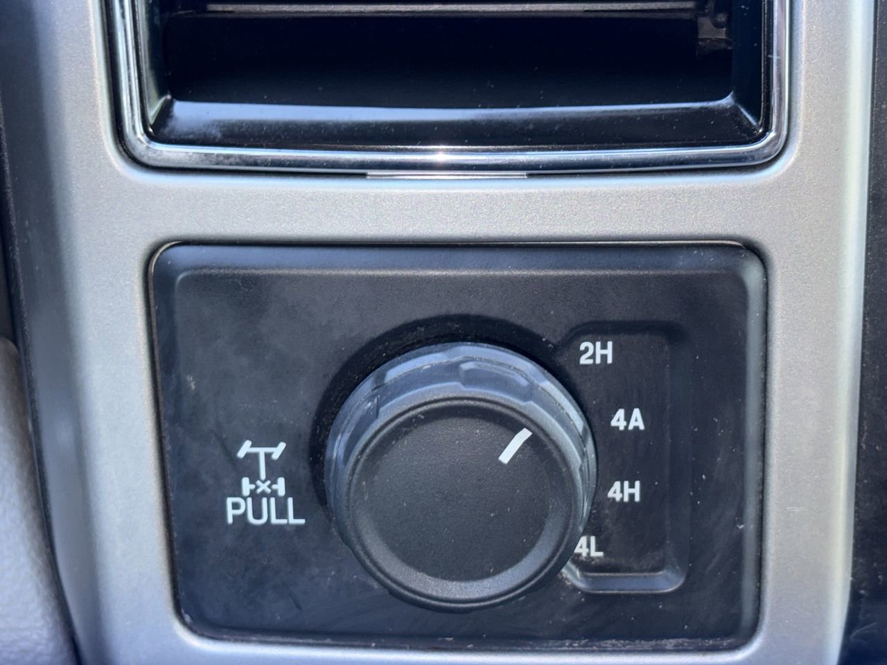 Used 2019 Ford F150 Lariat w/ Equipment Group 502A Luxury AWD/4WD image 18