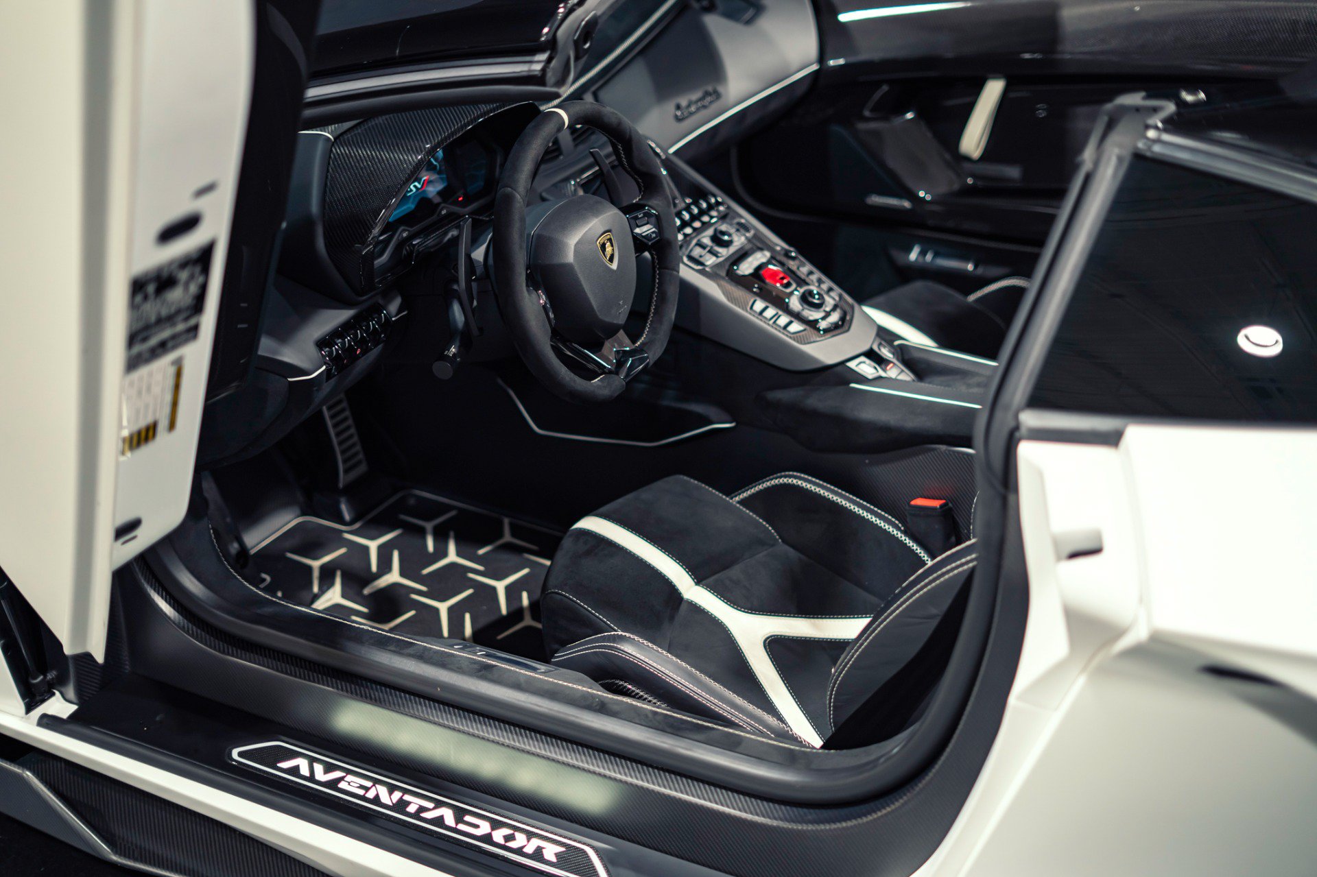 Used 2020 Lamborghini Aventador SVJ AWD/4WD image 24