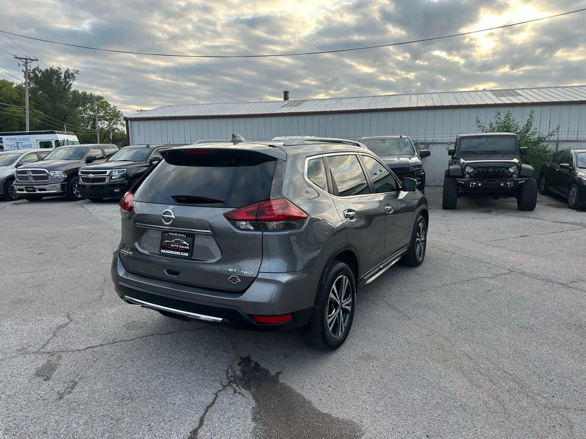 Used 2018 Nissan Rogue SL w/ Premium Package image 5