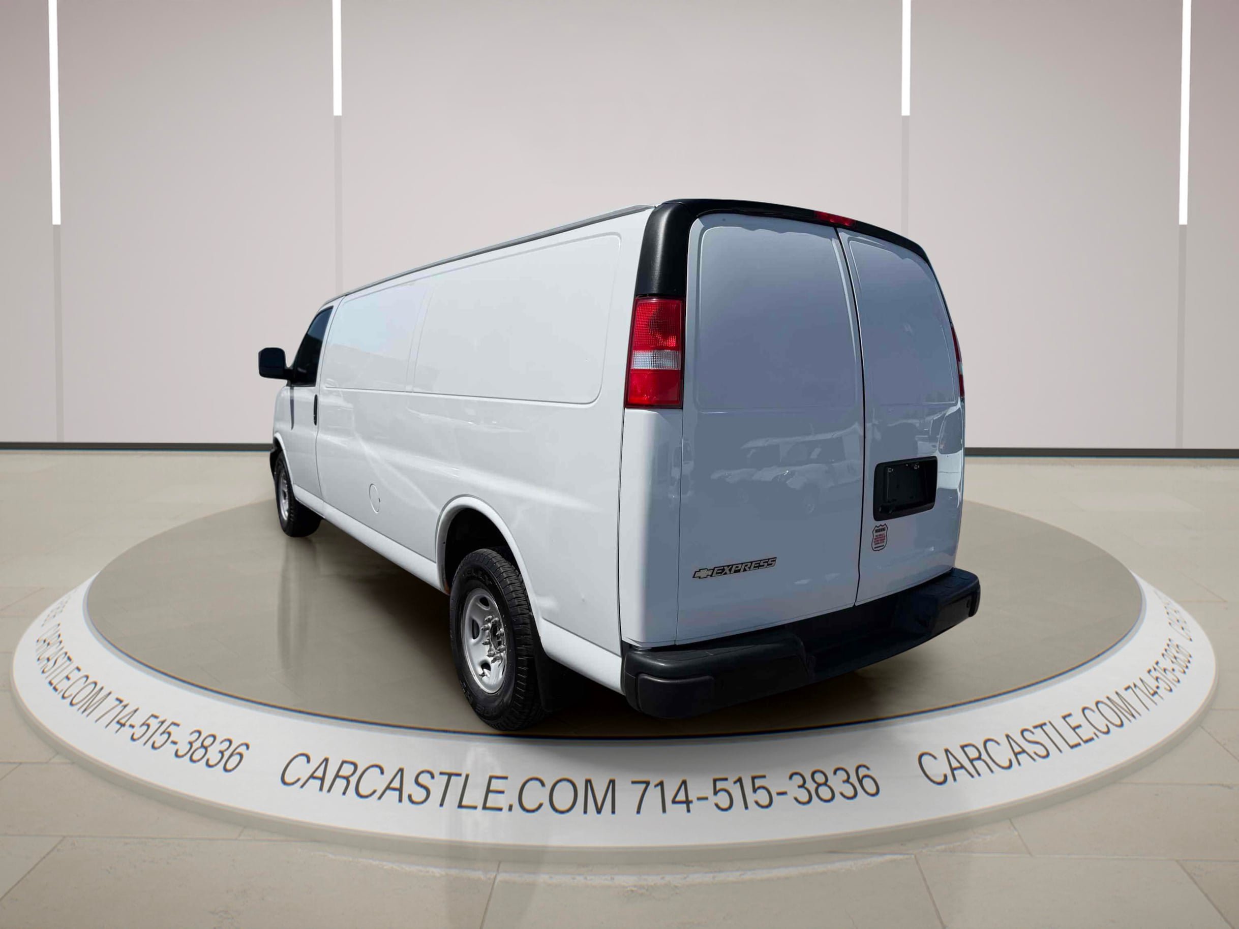 Used 2019 Chevrolet Express 3500 Extended w/ Driver Convenience Package RWD image 3