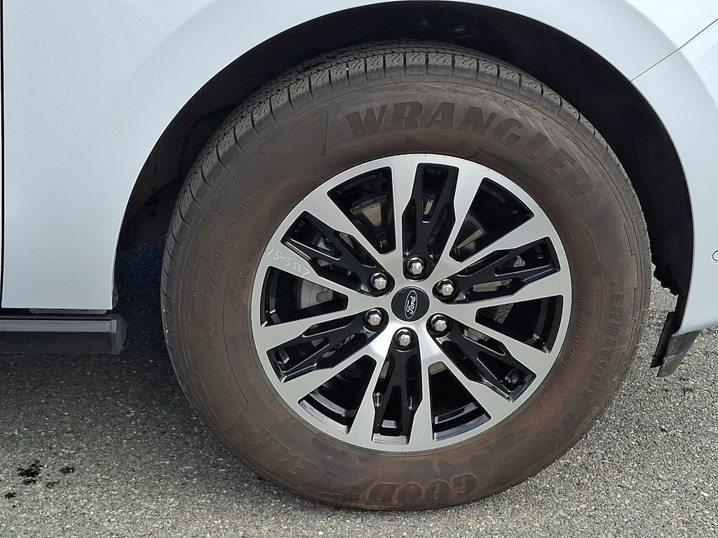 Used 2025 Ford Expedition Platinum image 8