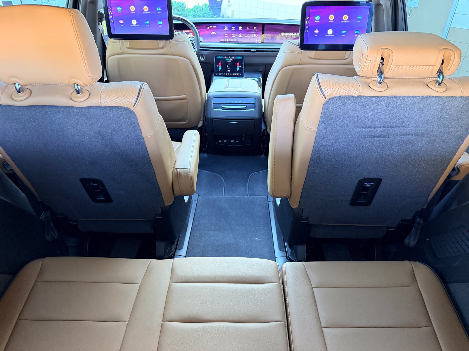 Used 2026 Cadillac Escalade Luxury w/ Touring Package AWD/4WD image 32