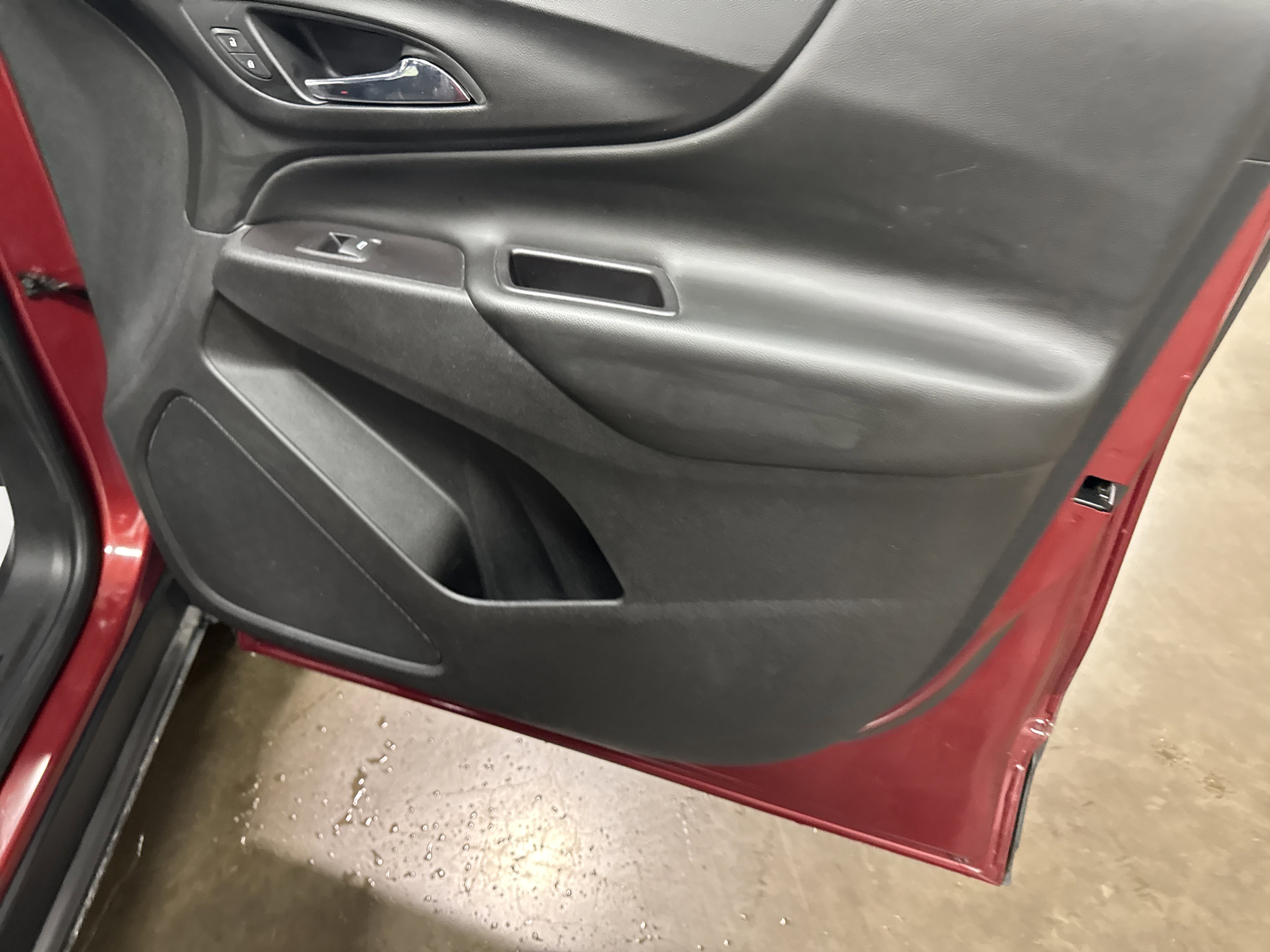 Used 2021 Chevrolet Equinox LT image 38