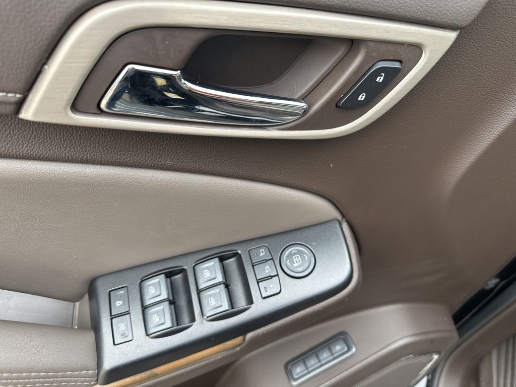 Used 2020 GMC Yukon XL Denali w/ Denali Premium Package image 19