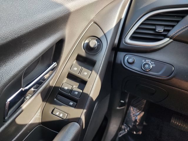 Used 2019 Chevrolet Trax LT w/ LT Convenience Package FWD image 35