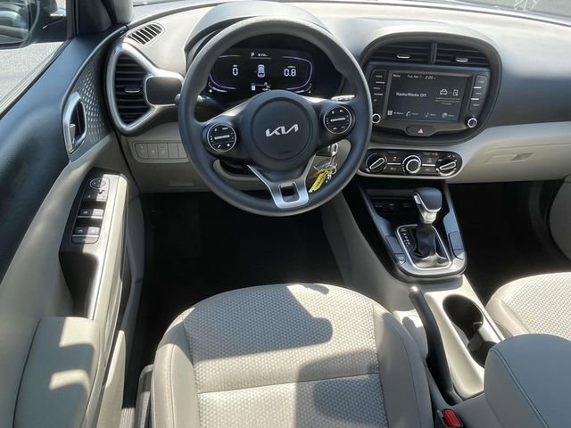Used 2025 Kia Soul LX w/ LX Technology Package image 12