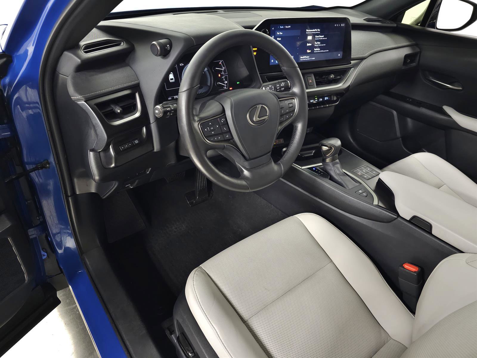 Used 2024 Lexus UX 250h AWD w/ Premium Package image 17