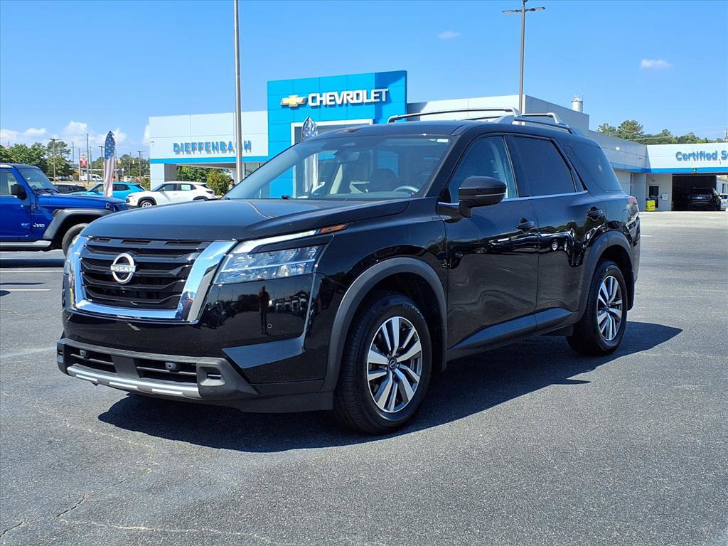 Used 2024 Nissan Pathfinder SL w/ Cargo Package