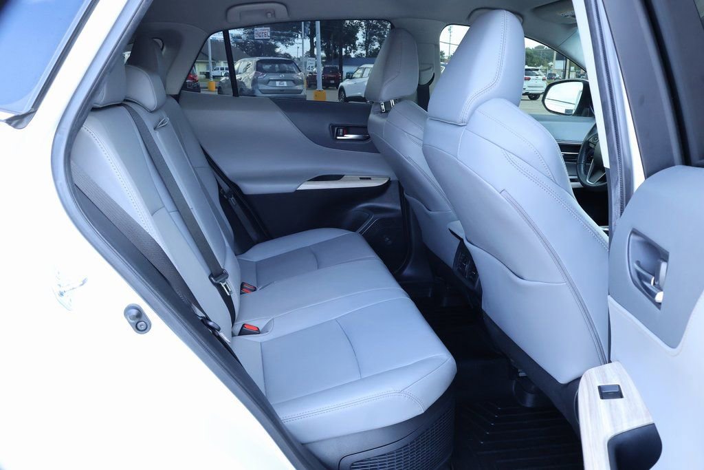 Used 2022 Toyota Venza XLE image 10