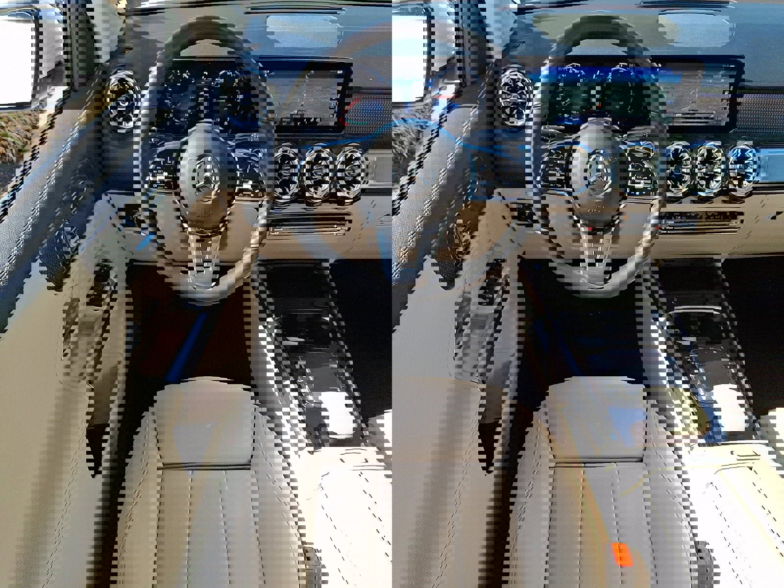 Used 2023 Mercedes-Benz EQB 300 4MATIC image 12