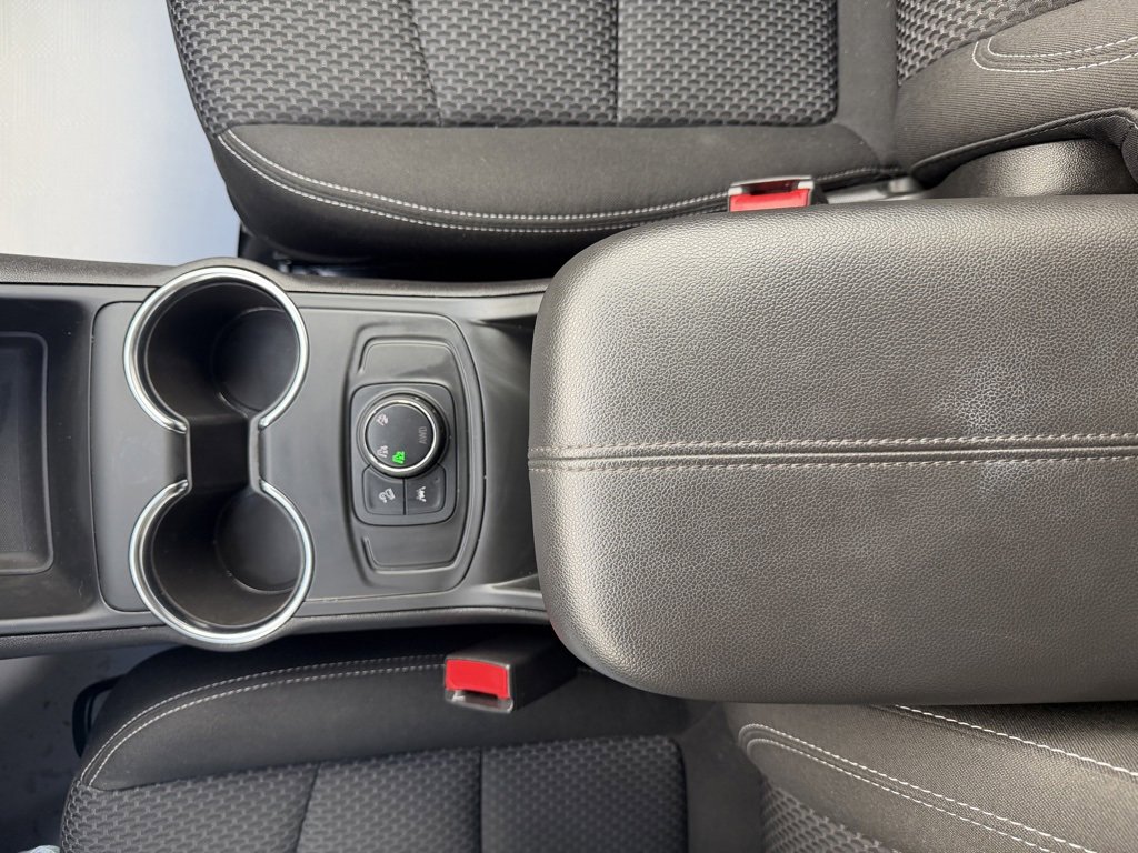 Used 2024 GMC Terrain SLE image 30