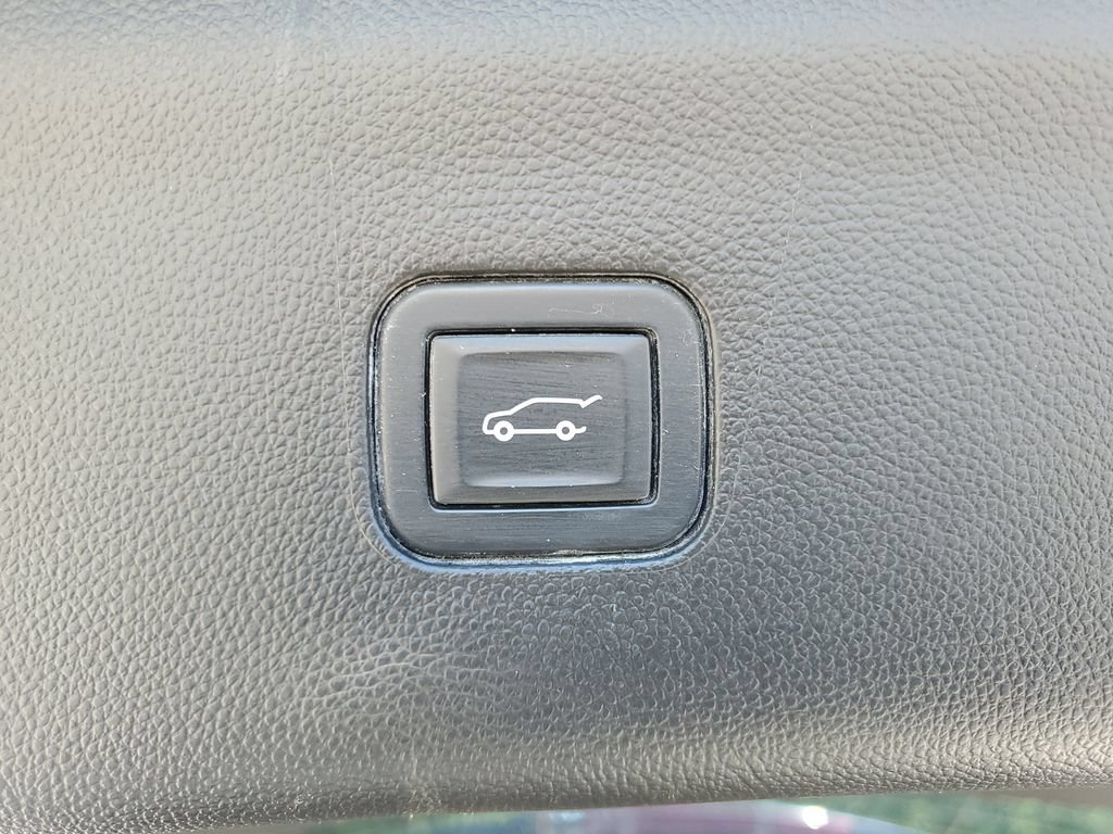 Used 2021 Buick Enclave Essence FWD image 29