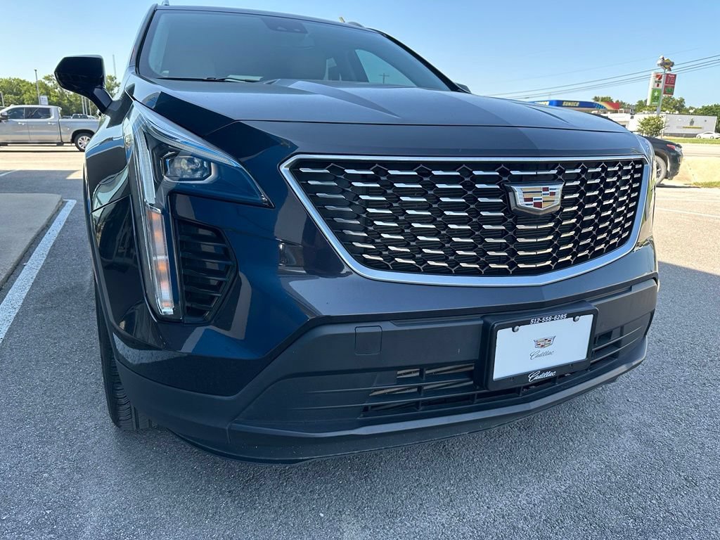 Used 2022 Cadillac XT4 Luxury w/ Cold Weather Package FWD image 6