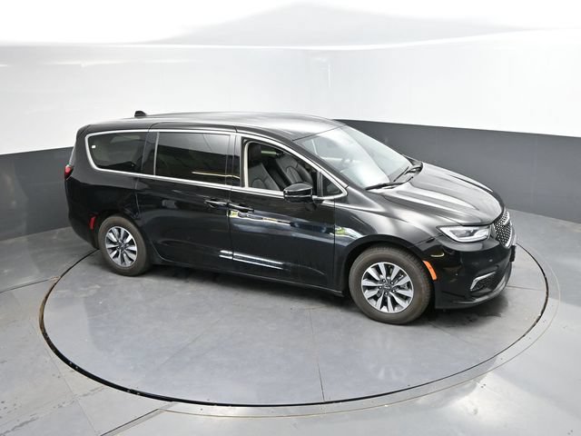 Used 2024 Chrysler Pacifica Limited FWD image 43