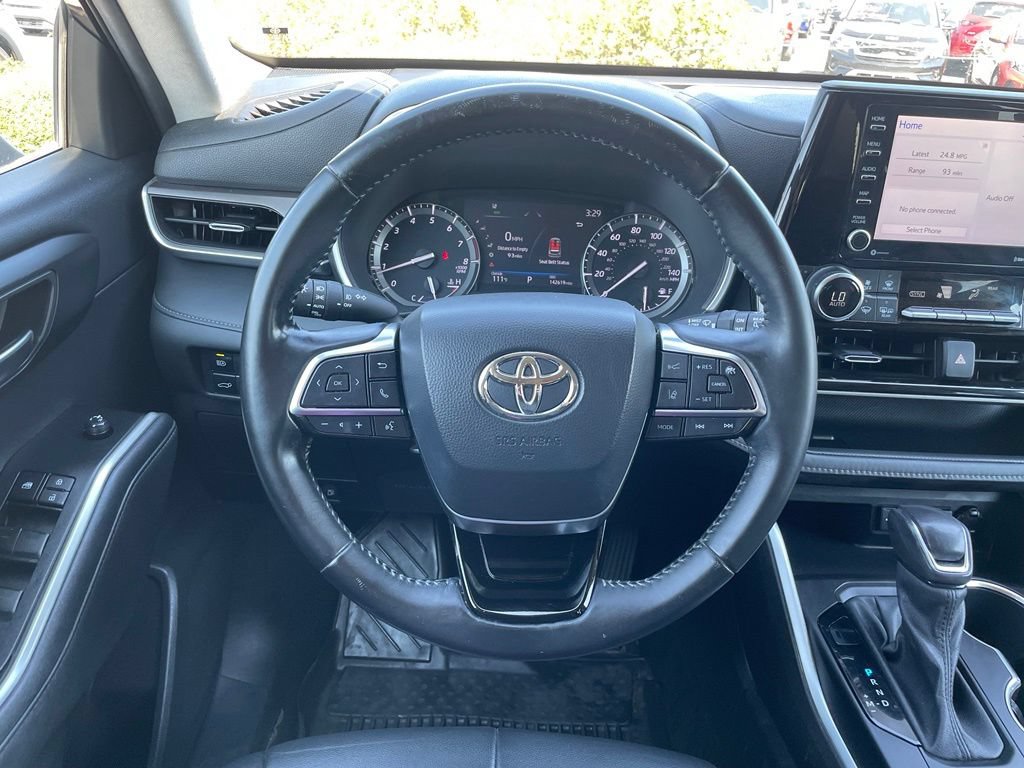 Used 2021 Toyota Highlander XLE FWD image 14