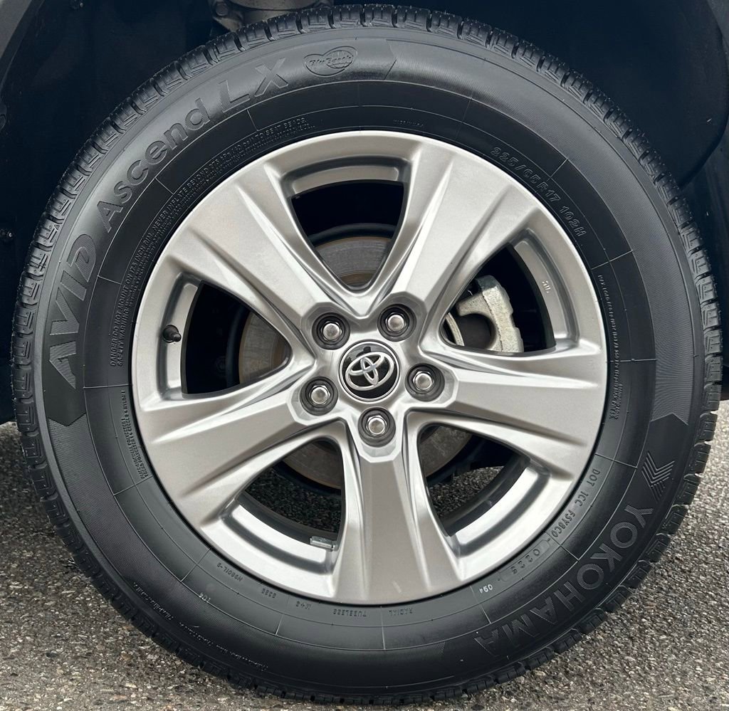 Certified 2024 Toyota RAV4 XLE FWD image 27