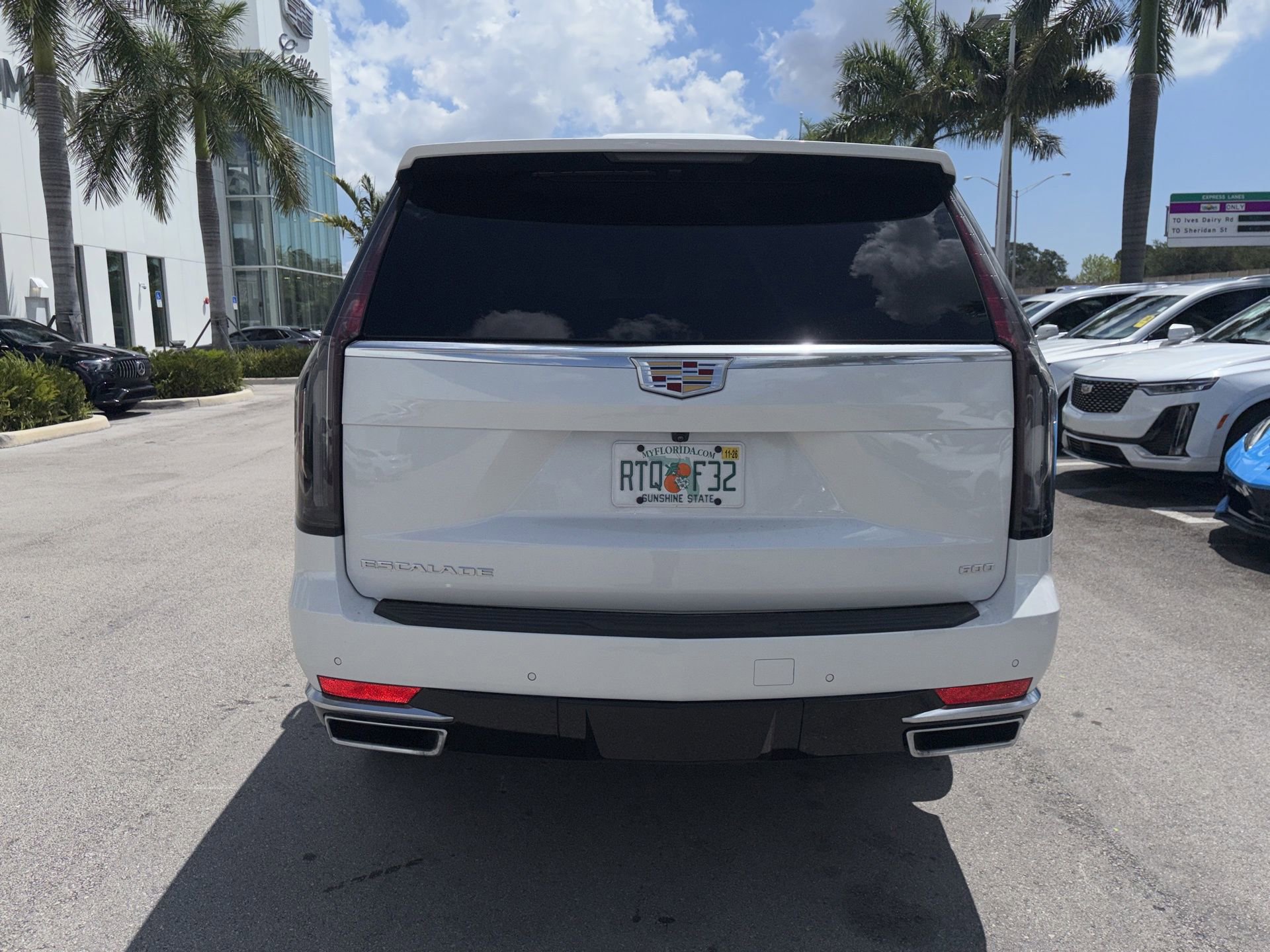 Used 2024 Cadillac Escalade Luxury RWD image 5