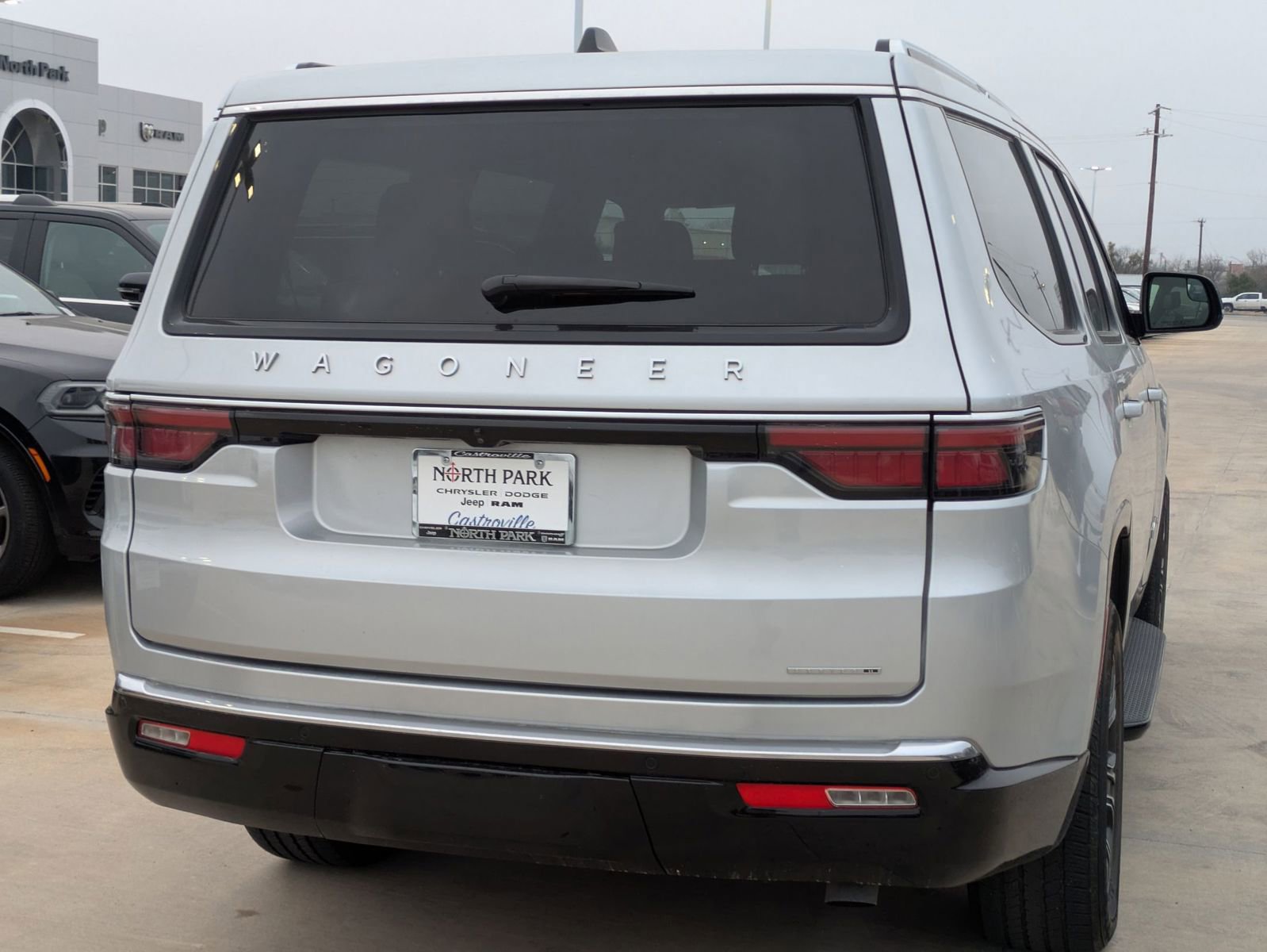 Used 2024 Jeep Wagoneer Series II w/ Flexible Seating Group image 3