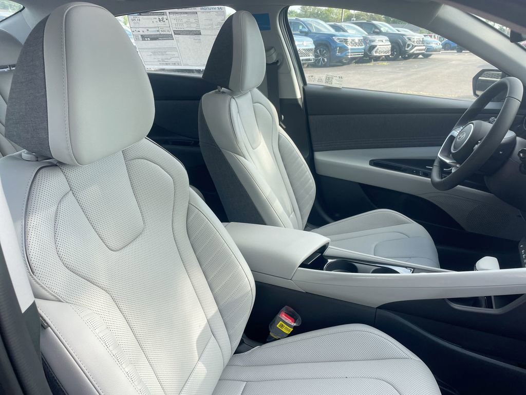 New 2025 Hyundai Elantra Limited image 50