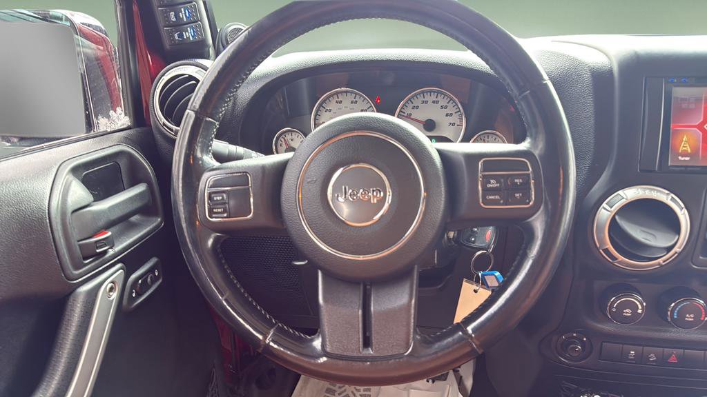 Used 2012 Jeep Wrangler Unlimited Sahara image 14