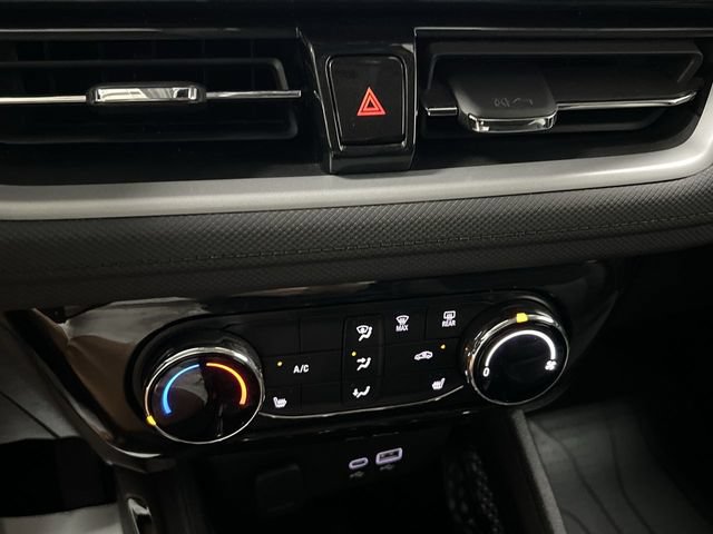 Certified 2024 Chevrolet TrailBlazer LT w/ LT Cold Weather Package AWD/4WD image 18