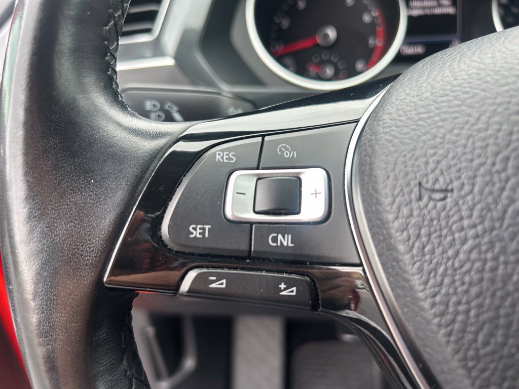 Used 2018 Volkswagen Tiguan SE AWD/4WD image 21