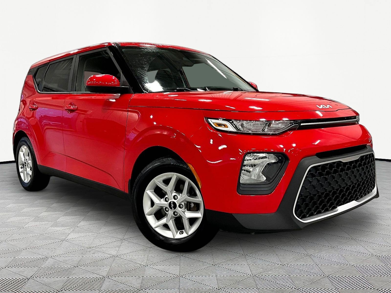 Used 2022 Kia Soul LX w/ Technology Package FWD image 3