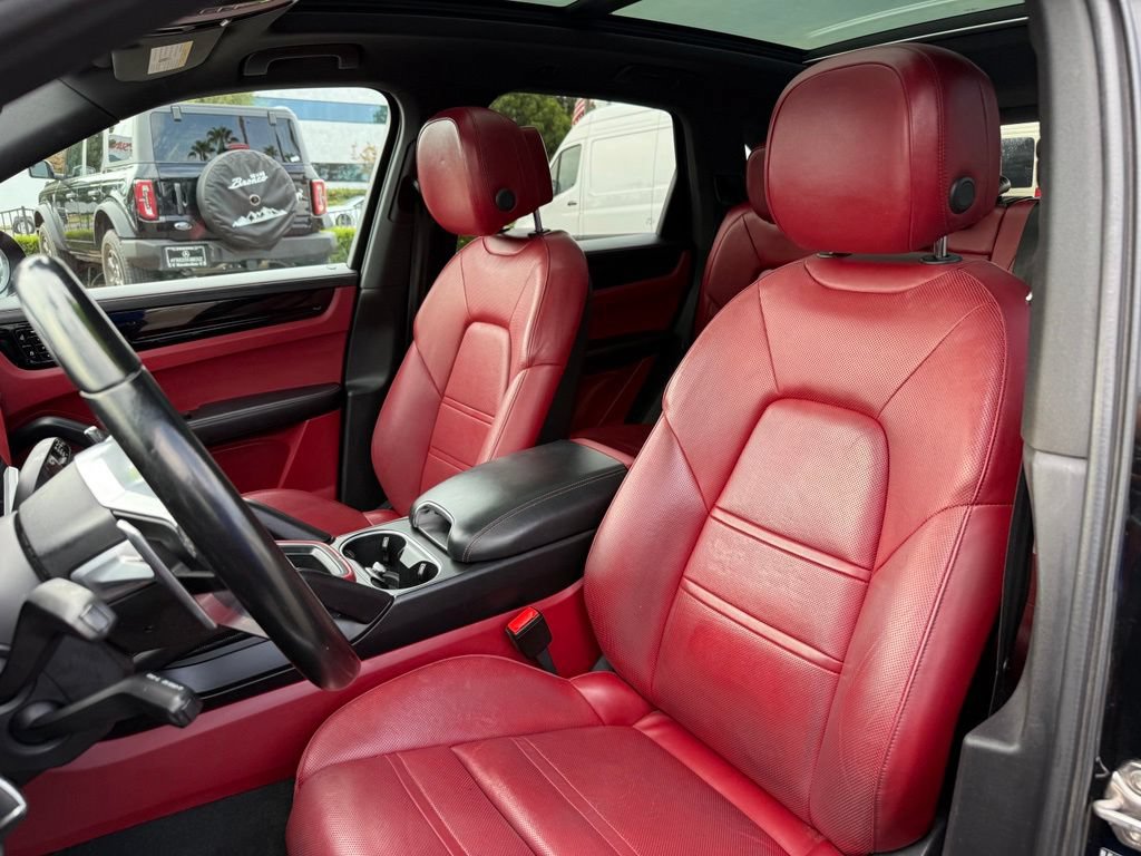 Used 2020 Porsche Cayenne AWD/4WD image 11