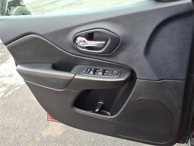 Used 2019 Jeep Cherokee Trailhawk w/ Cold Weather Group image 14