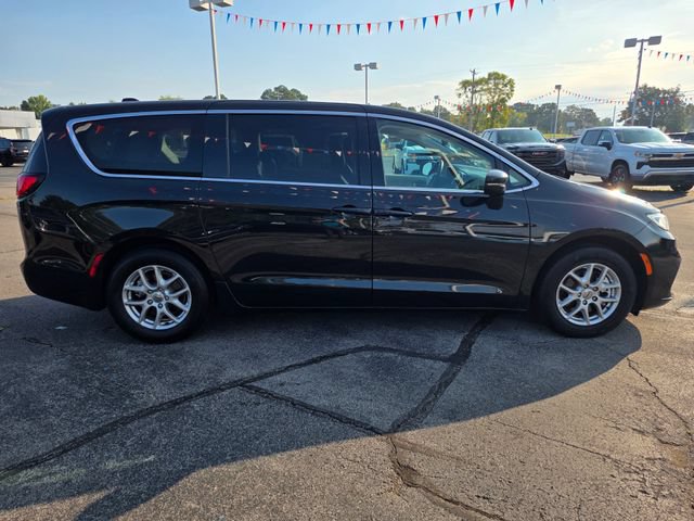 Used 2023 Chrysler Pacifica Touring-L FWD image 16