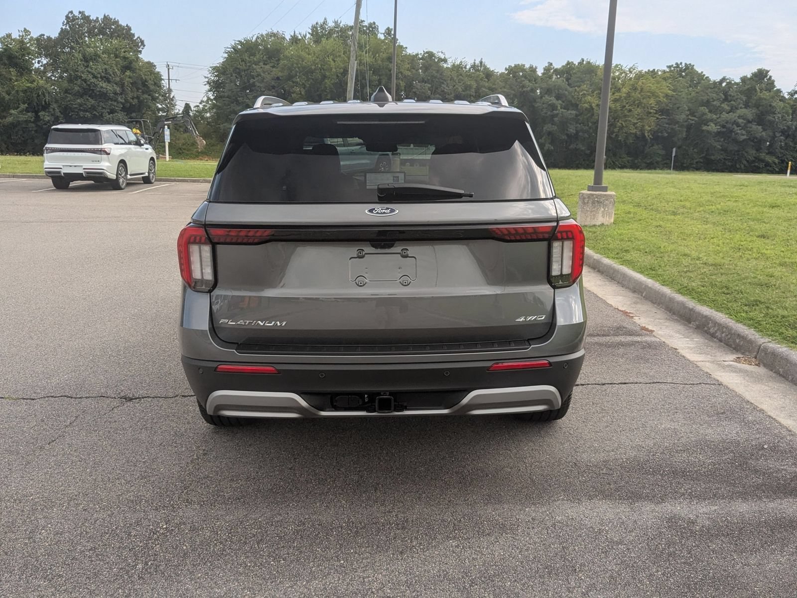 New 2026 Ford Explorer Platinum w/ LUX Leather Package AWD/4WD image 4