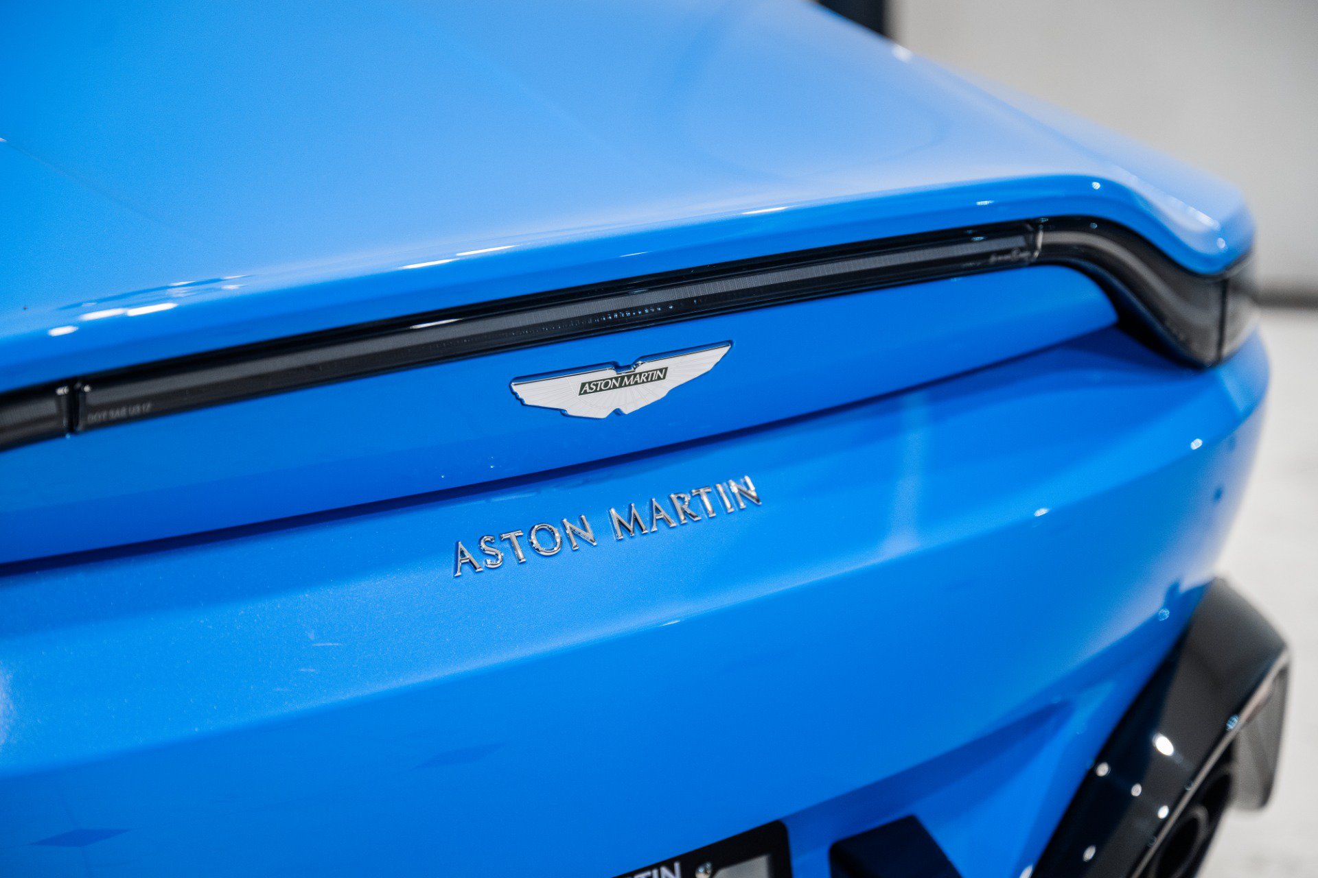 Used 2021 Aston Martin V8 Vantage Roadster RWD image 8