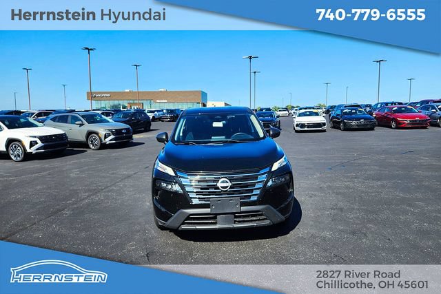 Used 2024 Nissan Rogue S AWD/4WD image 2