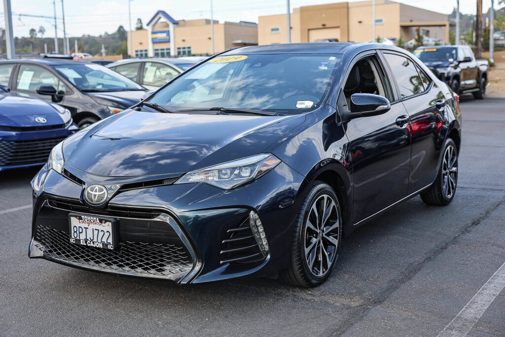 Certified 2019 Toyota Corolla SE FWD image 17