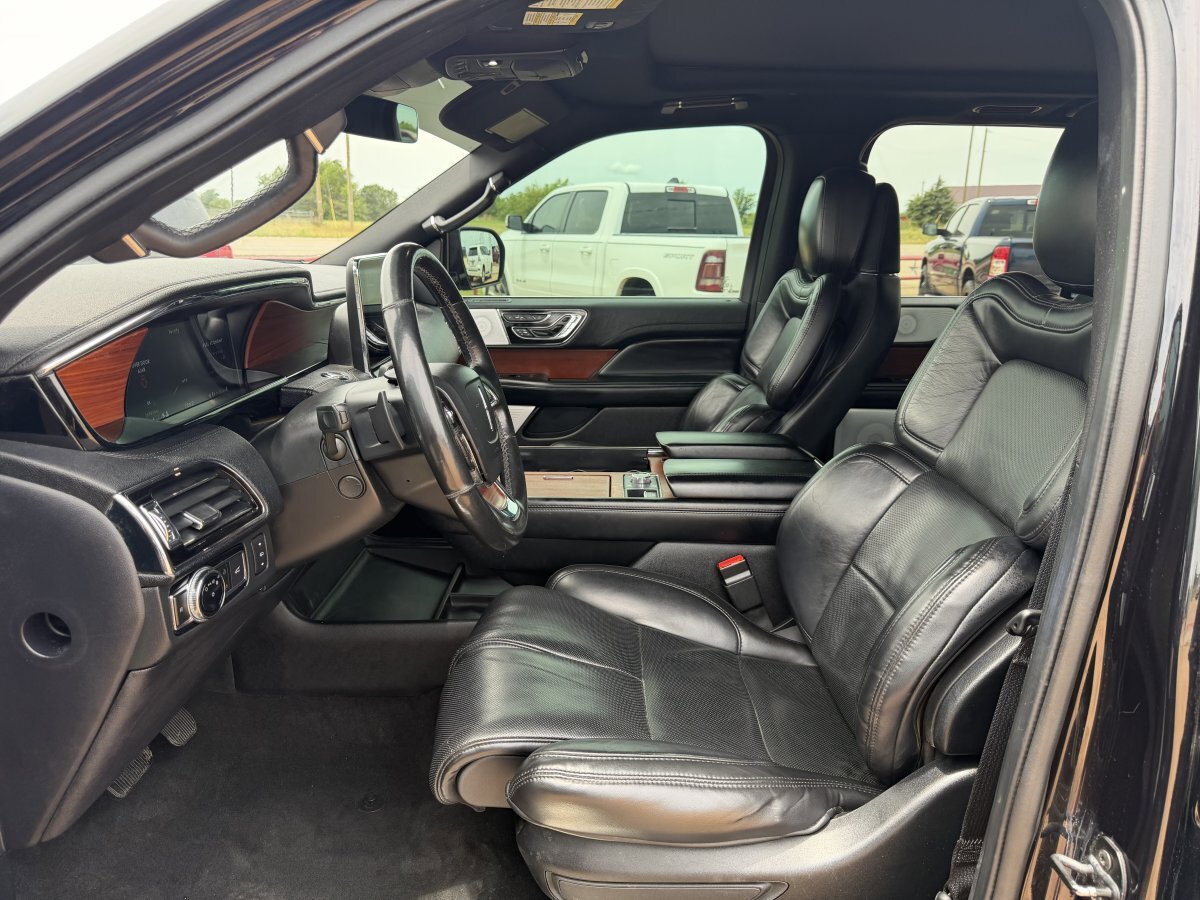 Used 2020 Lincoln Navigator Reserve w/ Equipment Group 208A Reserve AWD/4WD image 13