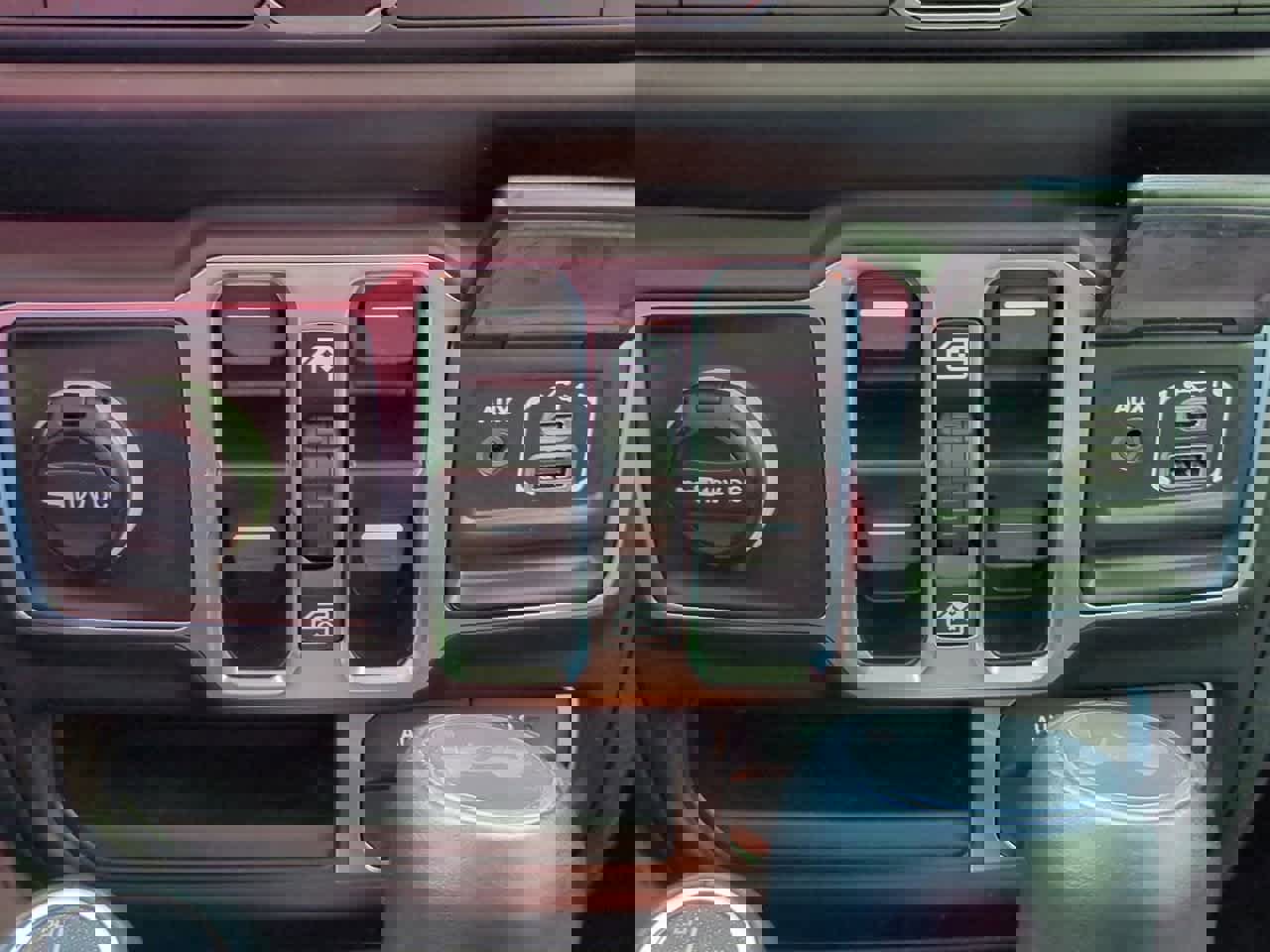 Used 2023 Jeep Wrangler Sahara image 32