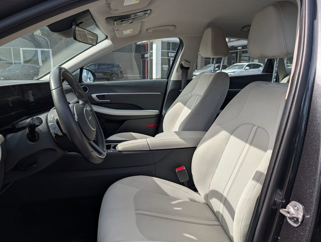 Used 2025 Hyundai Sonata SEL FWD image 28