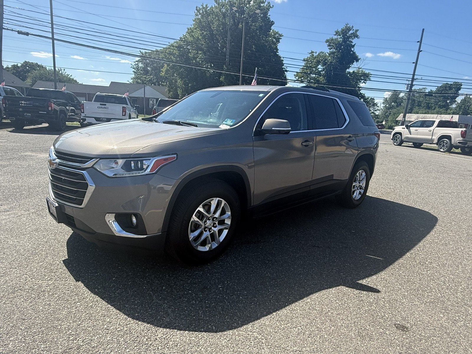 Used 2018 Chevrolet Traverse LT FWD image 2
