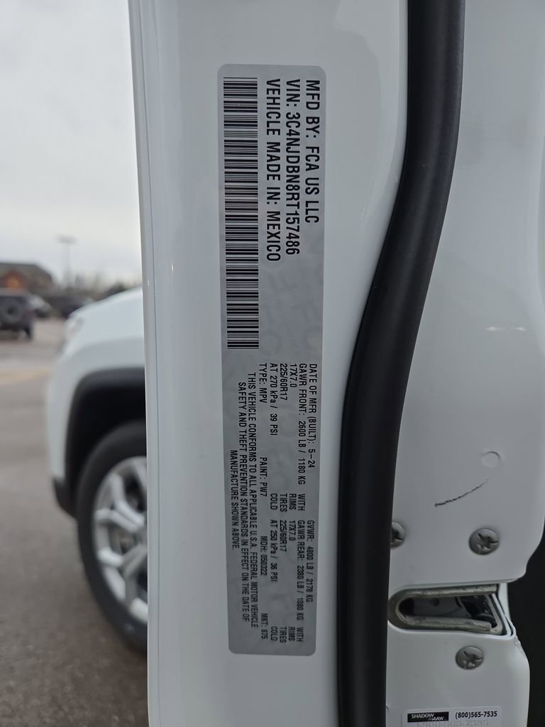 Used 2024 Jeep Compass Latitude image 29