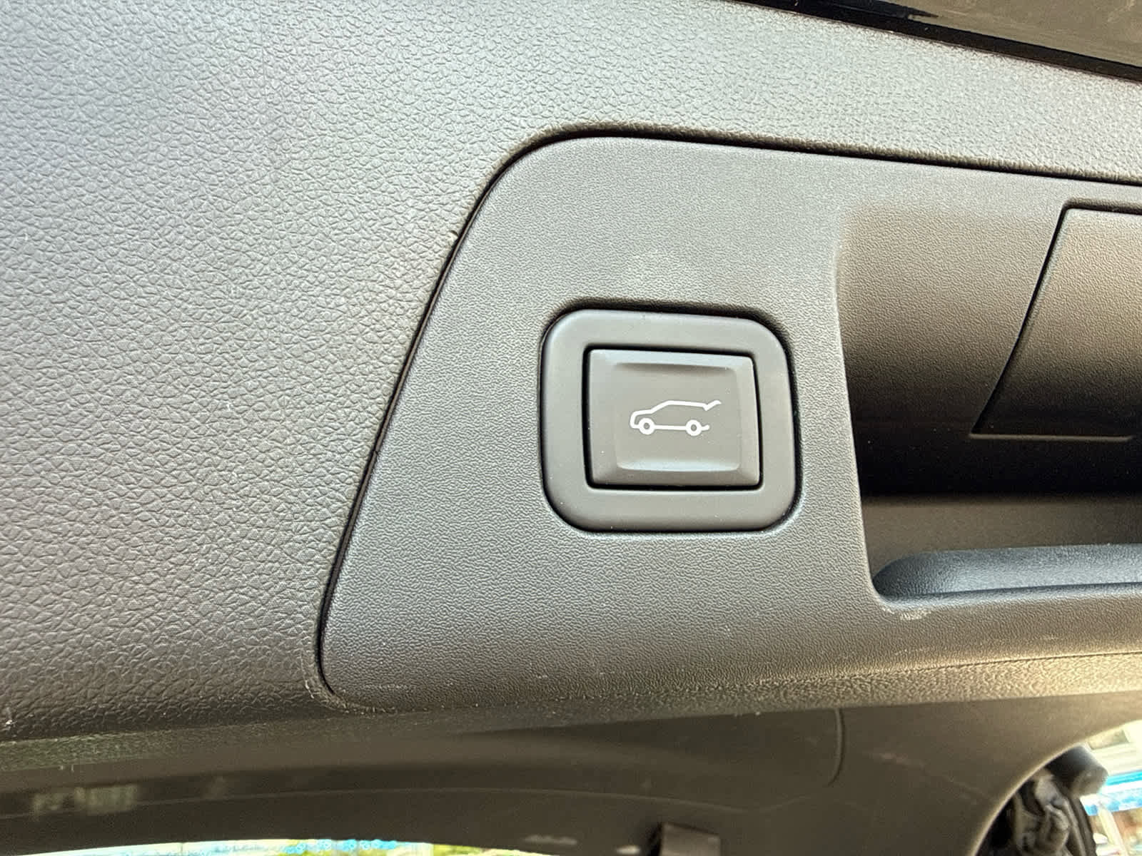 Used 2023 Buick Envision Avenir AWD/4WD image 16