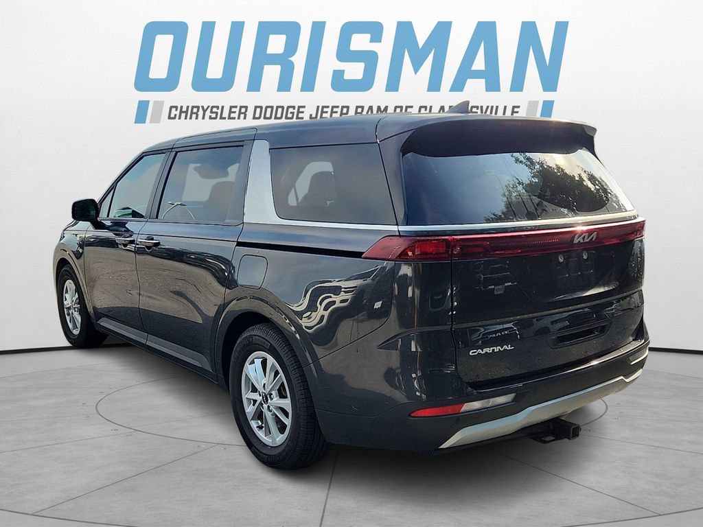 Used 2024 Kia Carnival LX FWD image 4